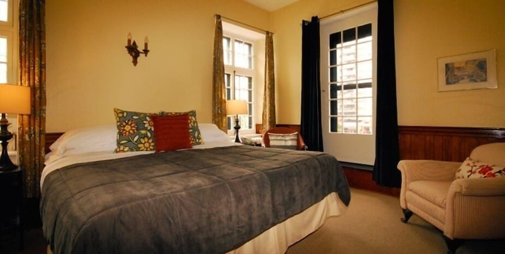 Cooke Suite