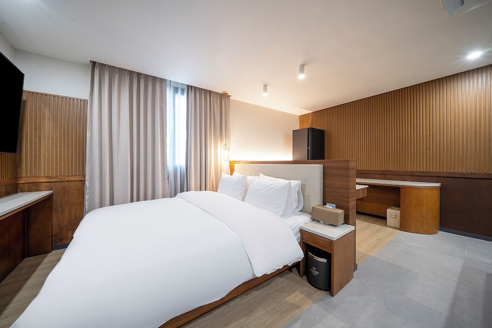 Premium Room - Photo 20