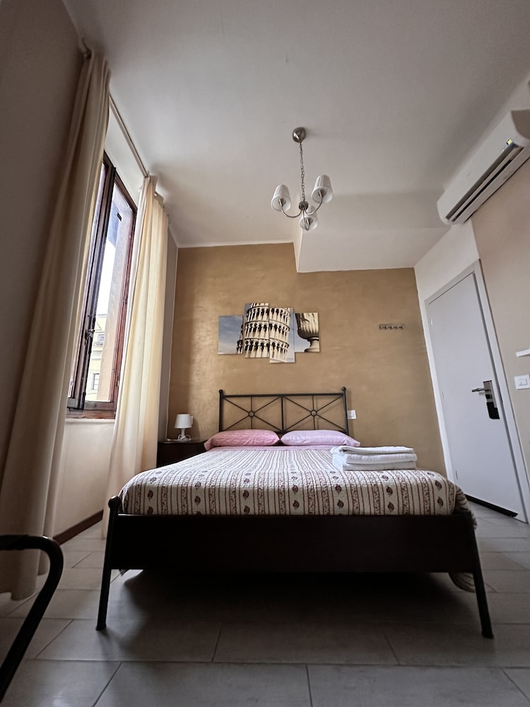 City Room photo 1