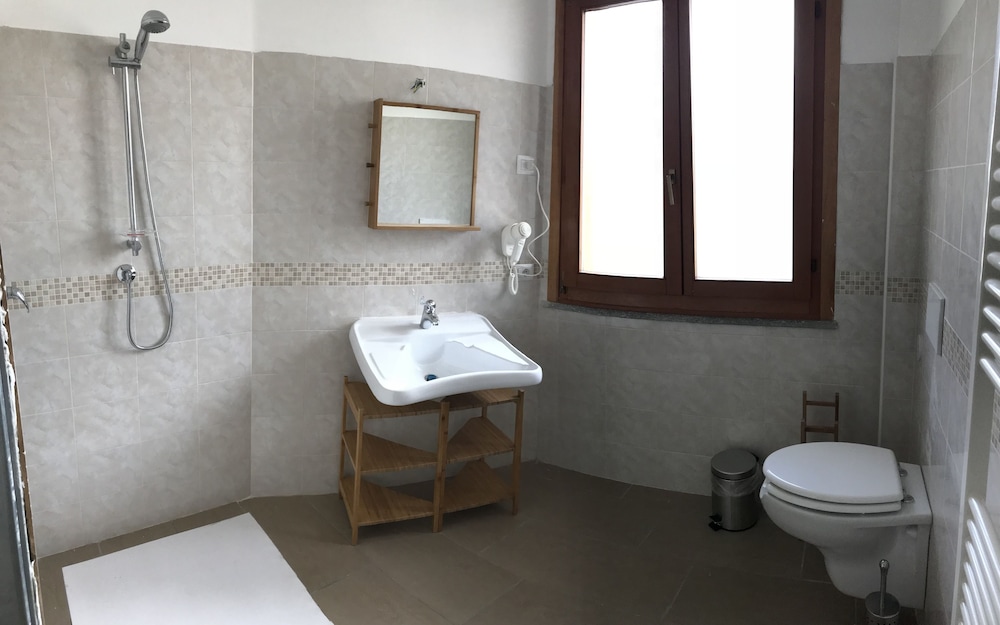 Basic Quadruple Room, Multiple Beds, Accessible, Non Smoking (Maccagno) photo 2