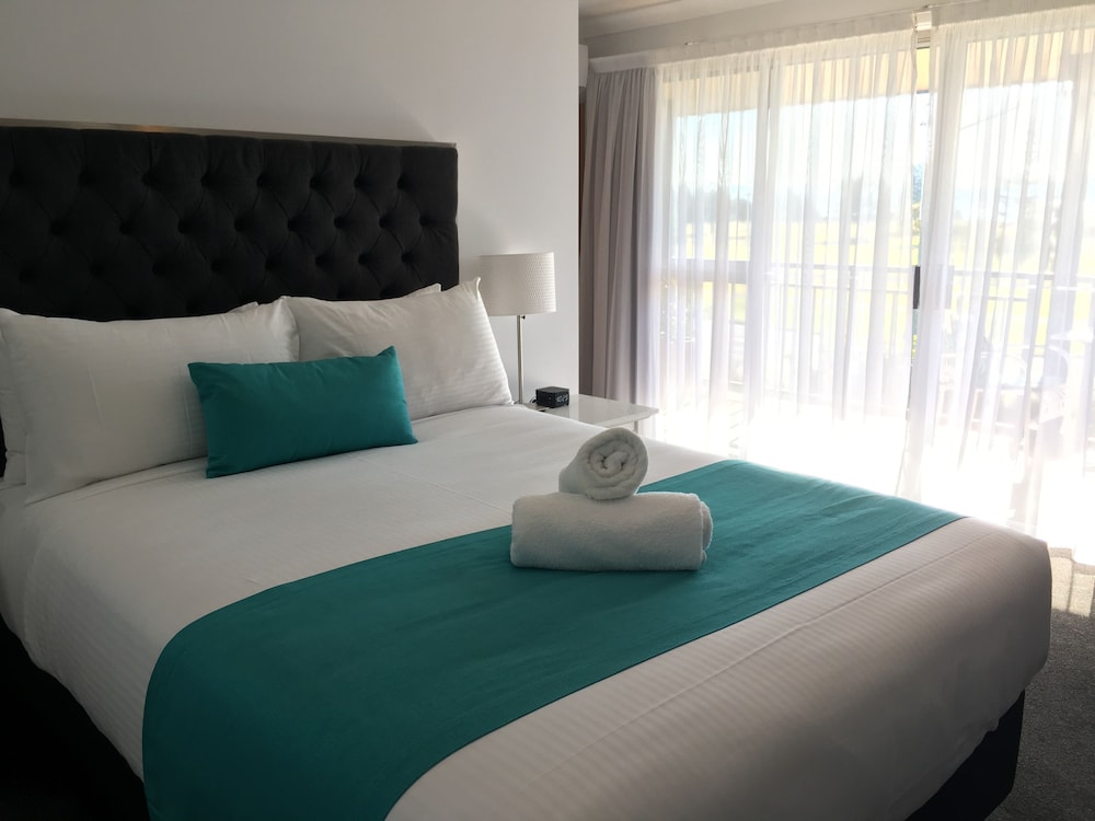 2 Bedroom Waterview photo 2