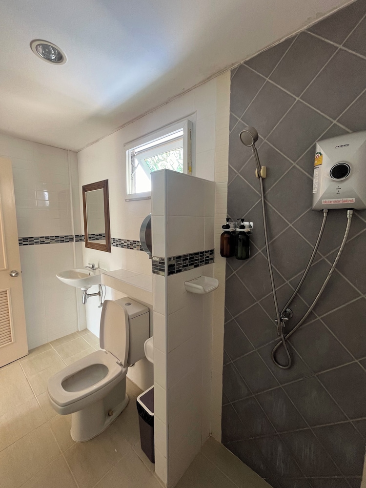 Deluxe Twin Room - Photo 12