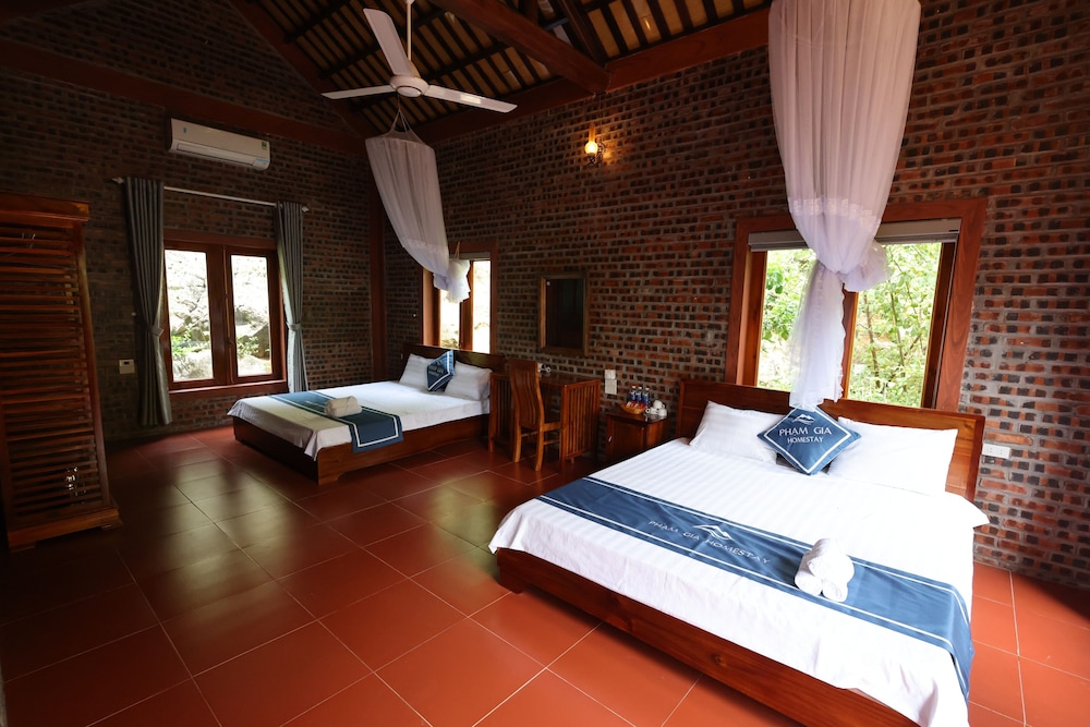 Family Double Room, 1 Bedroom, Private Bathroom, Mountain View photo 2