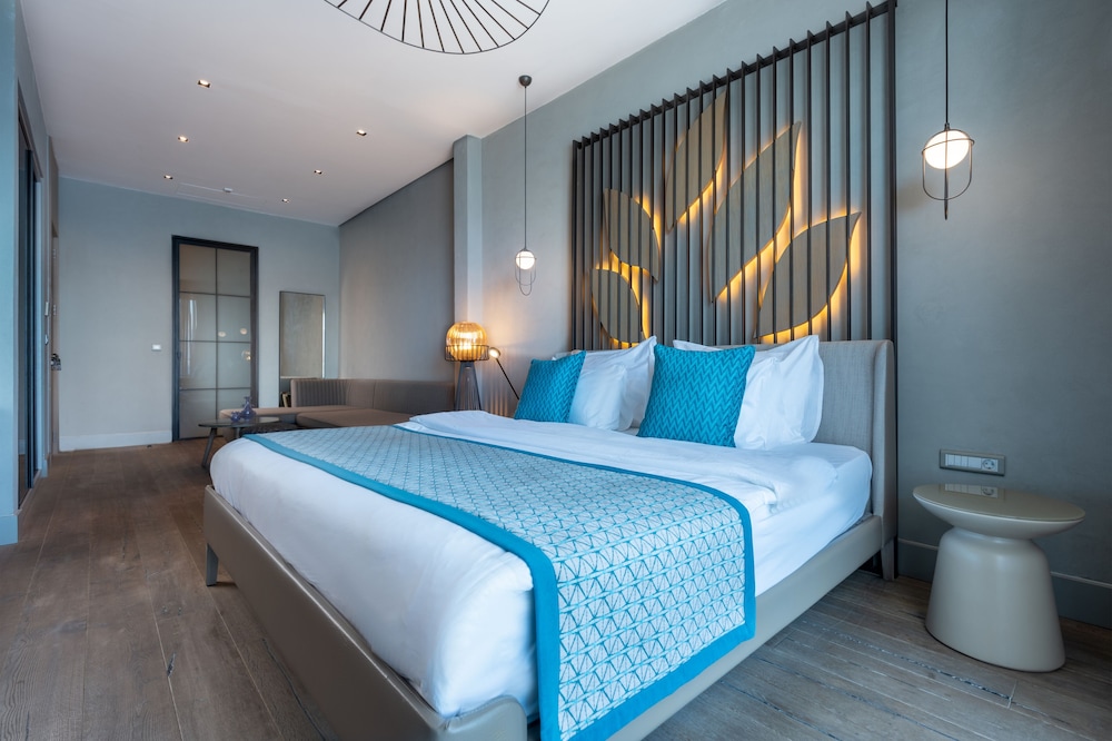 Junior Studio Suite, Sea View thumbnail 6