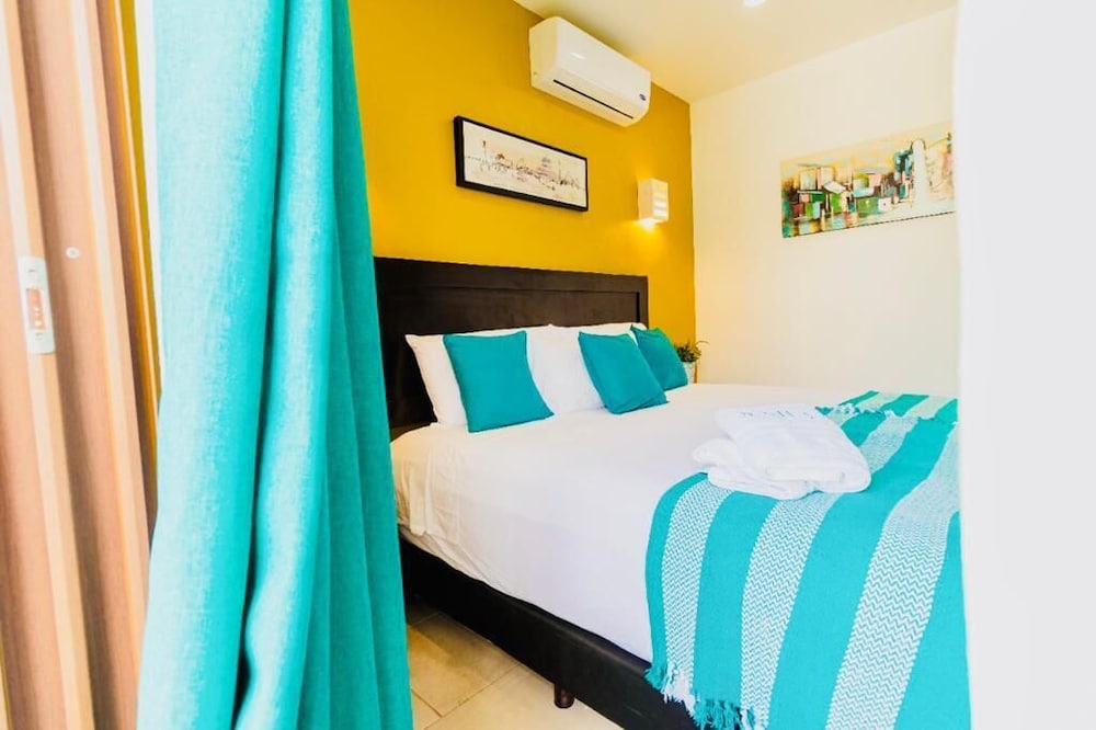Junior Studio Suite, 1 King Bed, City View photo 3