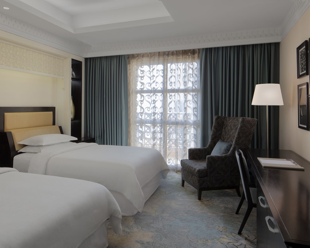 Deluxe Room, 2 Double Beds, Partial Sea View
