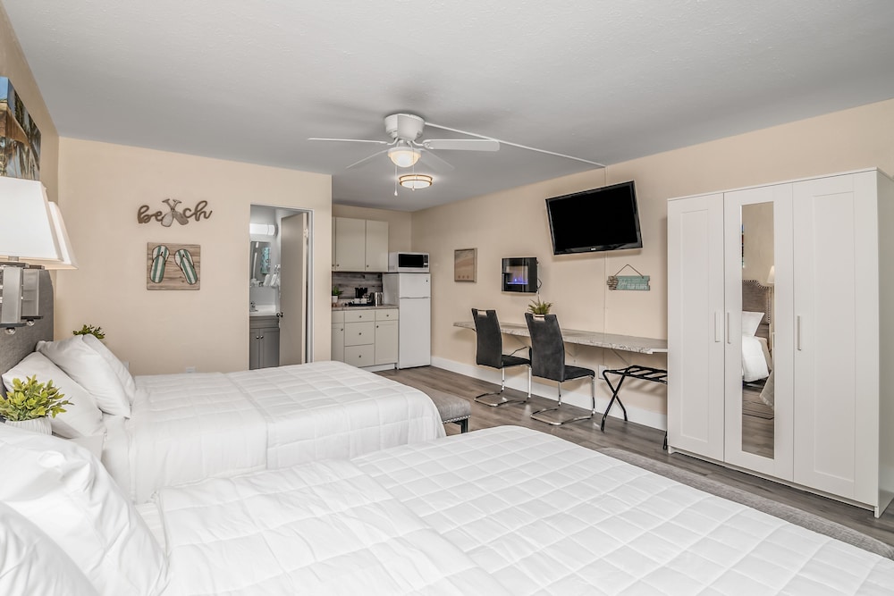 Deluxe Studio, 2 Queen Beds, Kitchenette photo 3