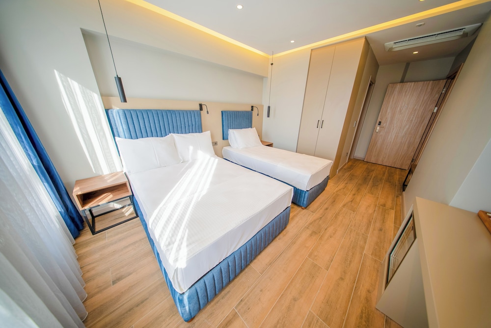 Superior Triple Room, Non Smoking, Private Bathroom photo 1