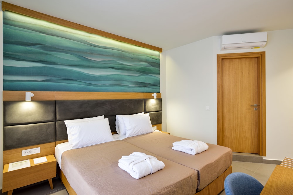 Deluxe room with Balcony - Photo 2