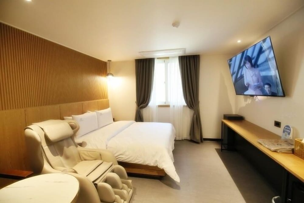 Premium Double Room, City View photo 2