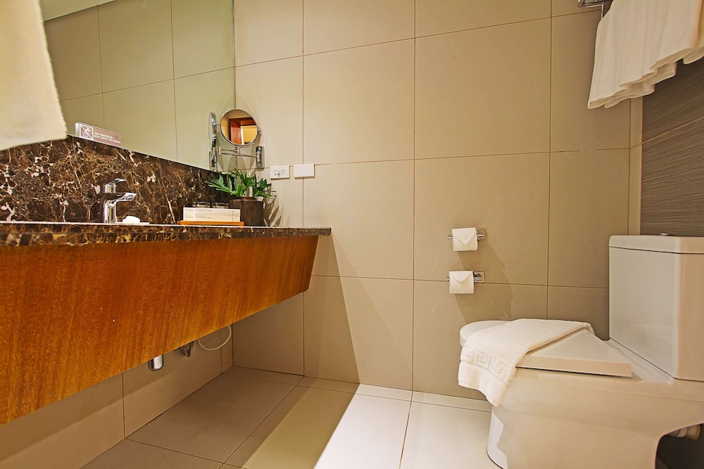Family Quadruple Room, Multiple Beds, Non Smoking, Balcony (1 queen and 2 double beds) - Photo 10