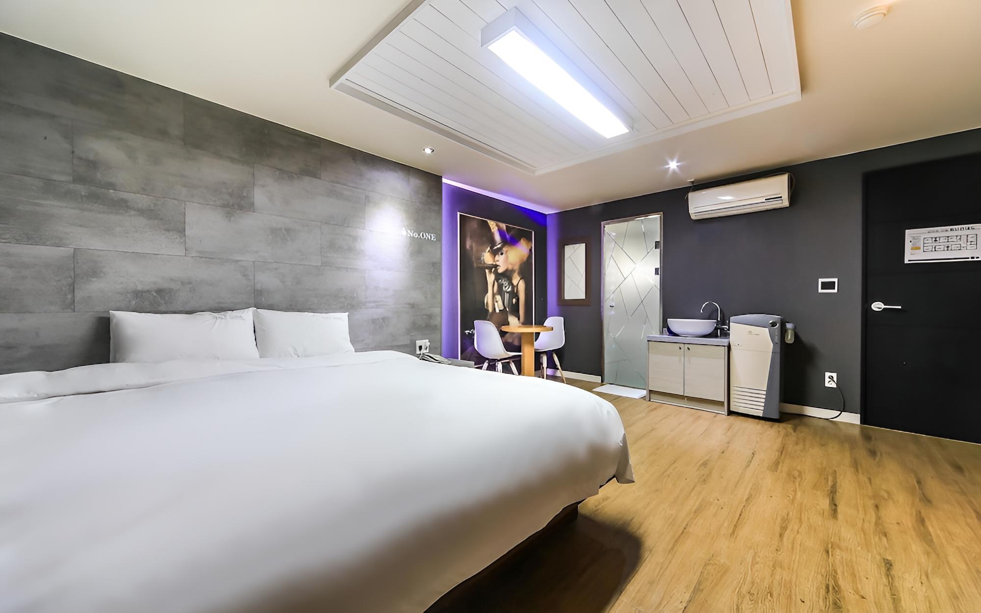 Room (Premium (Spa Whirlpool Bath/Super Kin) - Photo 4