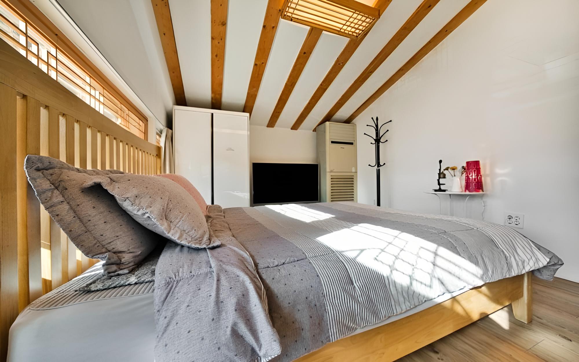Room (Summer) - Photo 6
