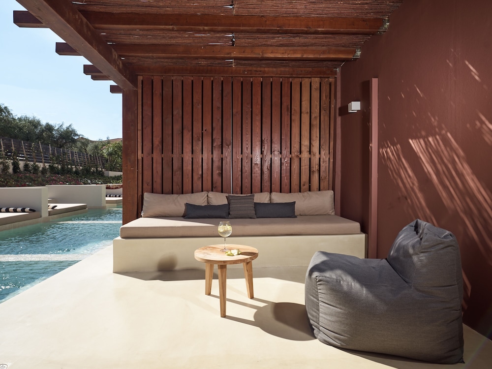 Swim Up Junior Suite, Sharing pool photo 3