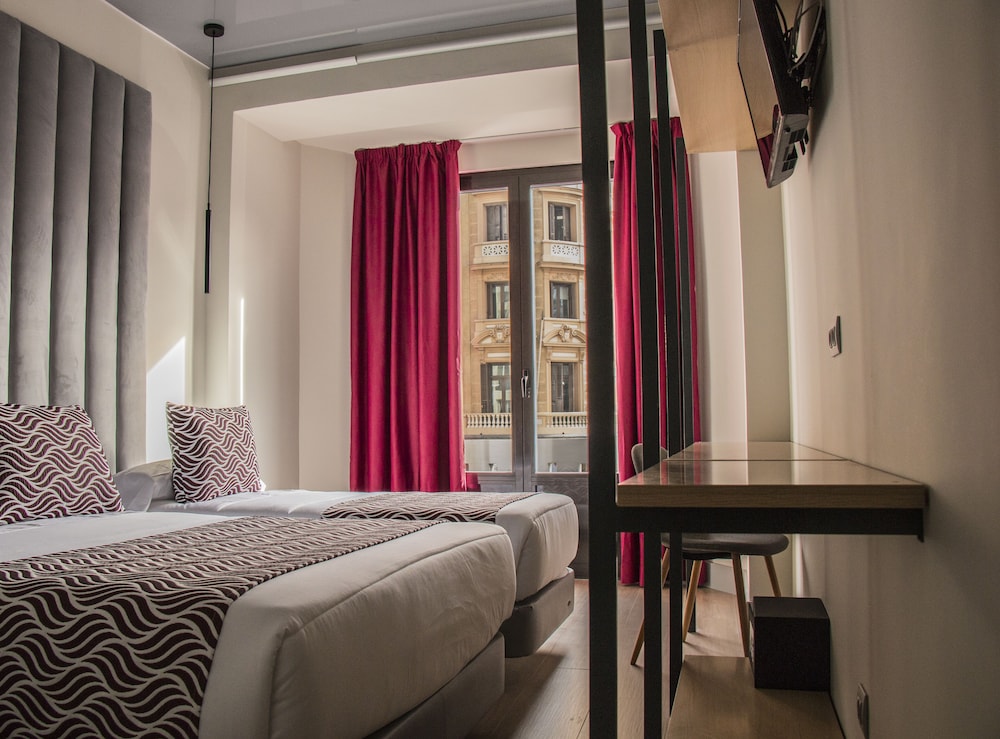 Basic Triple Room, Private Bathroom, City View (TmV) photo 3