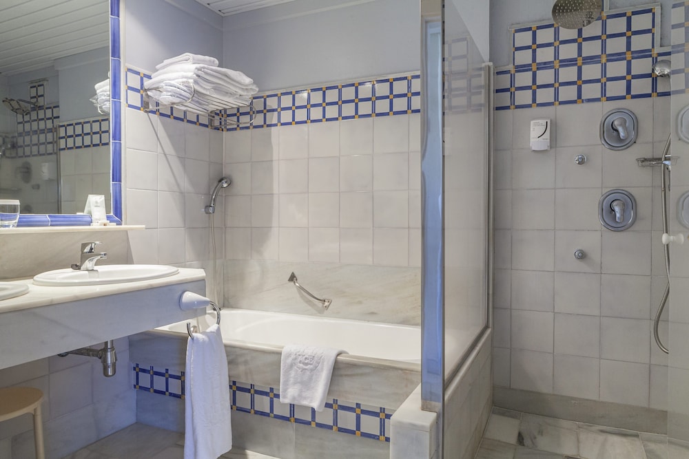 Junior Suite, 1 Bedroom - Photo 11