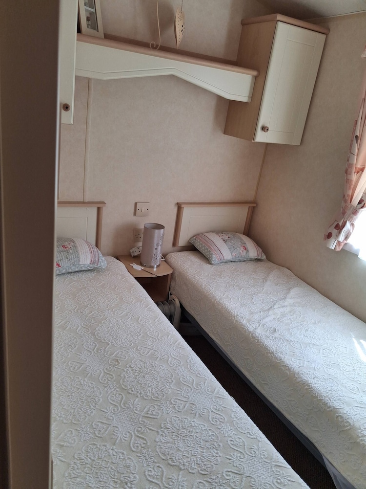 Mobile Home, 2 Bedrooms, Balcony photo 2