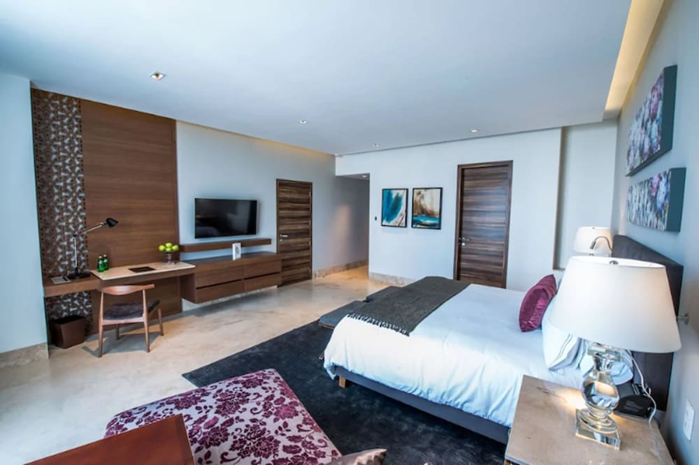 Square Suite