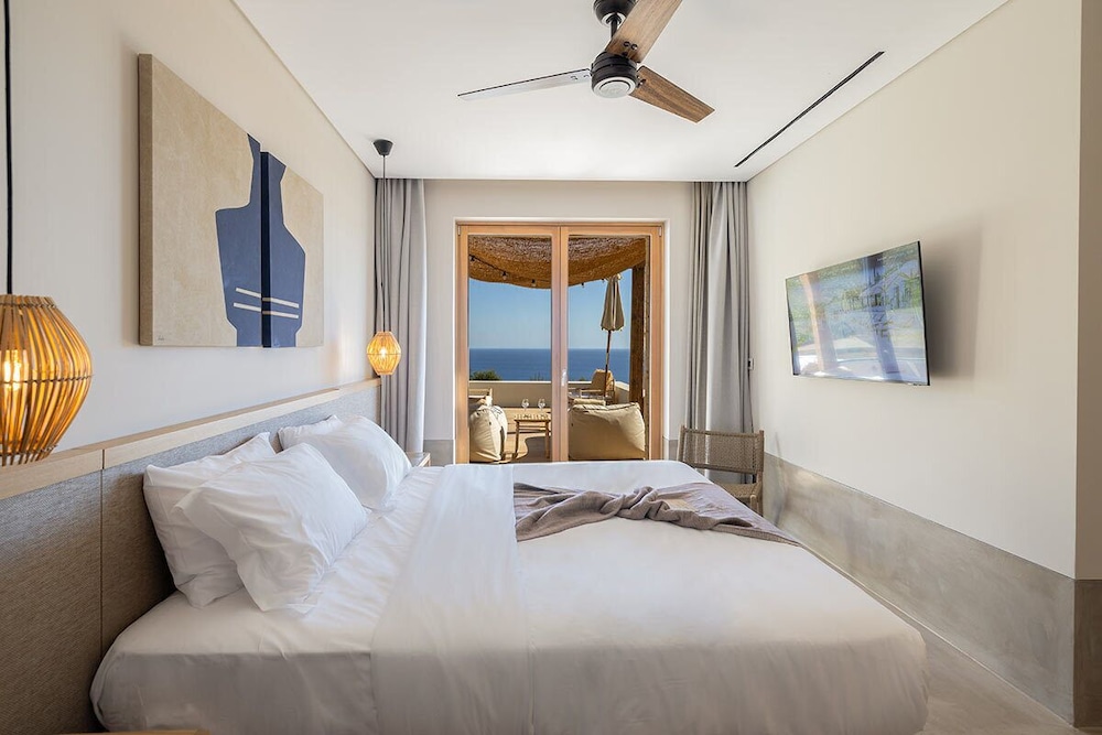 Eliamos Three Bedroom Villa with outdoor private pool and sea view