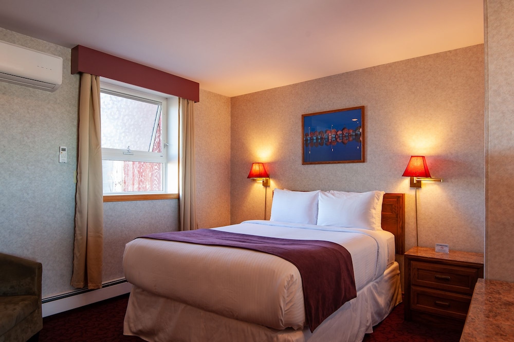 Suite, 1 King Bed, Jetted Tub photo 2