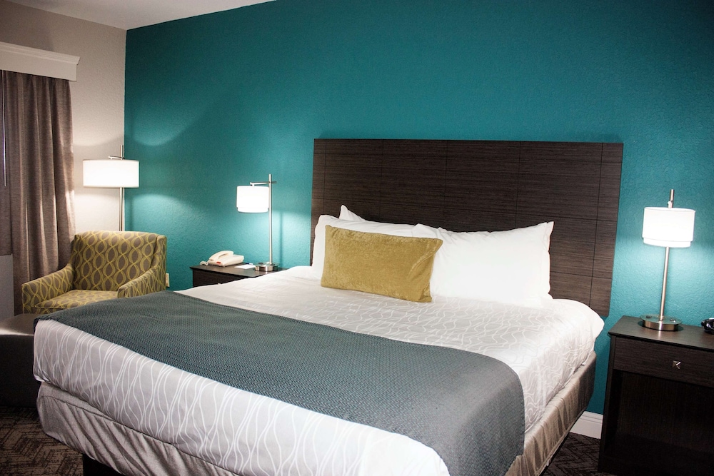 Standard Suite, Multiple Beds, Non Smoking, Kitchen photo 3