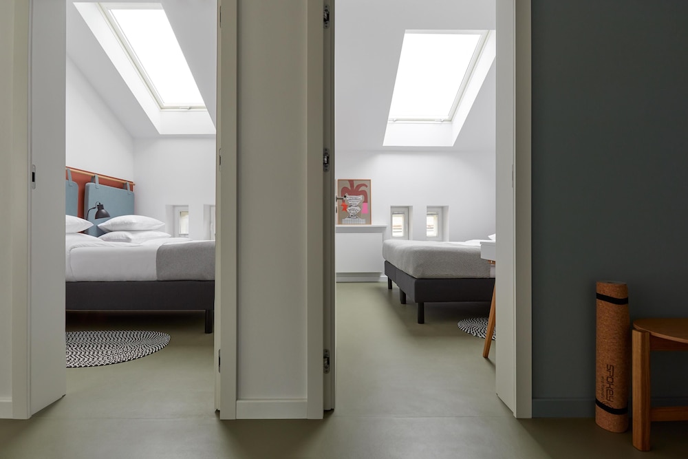 Three Bedroom Apartment with Mezzanine - Photo 11