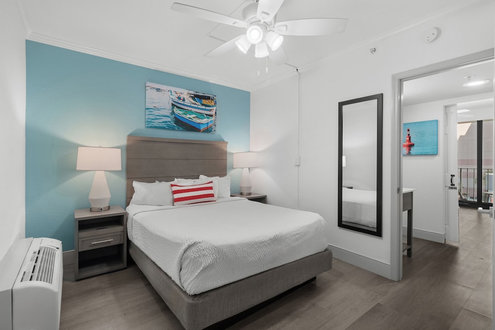 Schooner Ocean View Deluxe Mini Suite - Photo 1