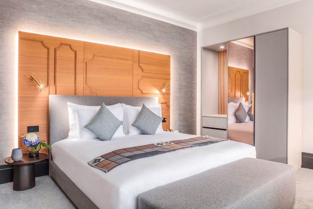 Suite, 1 King Bed With Sofa Bed, Mountain View (Panorama Suite)