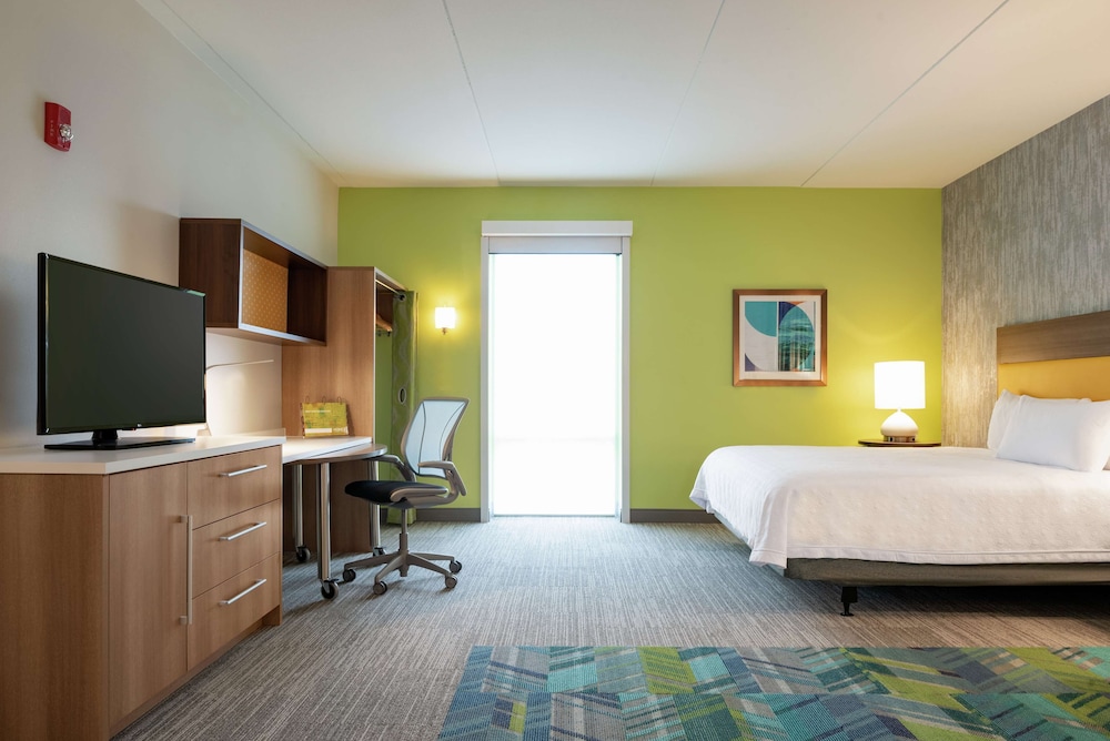 Studio, 1 King Bed, Accessible, Bathtub photo 2