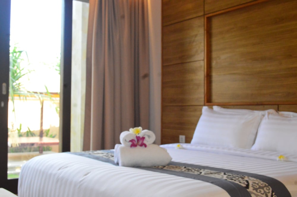 Deluxe Room, Pool View photo 2