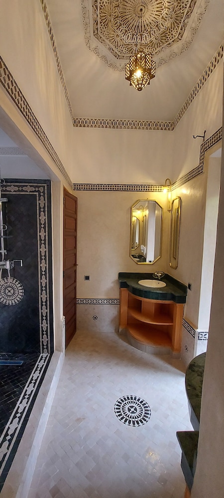 Superior Room - Photo 7