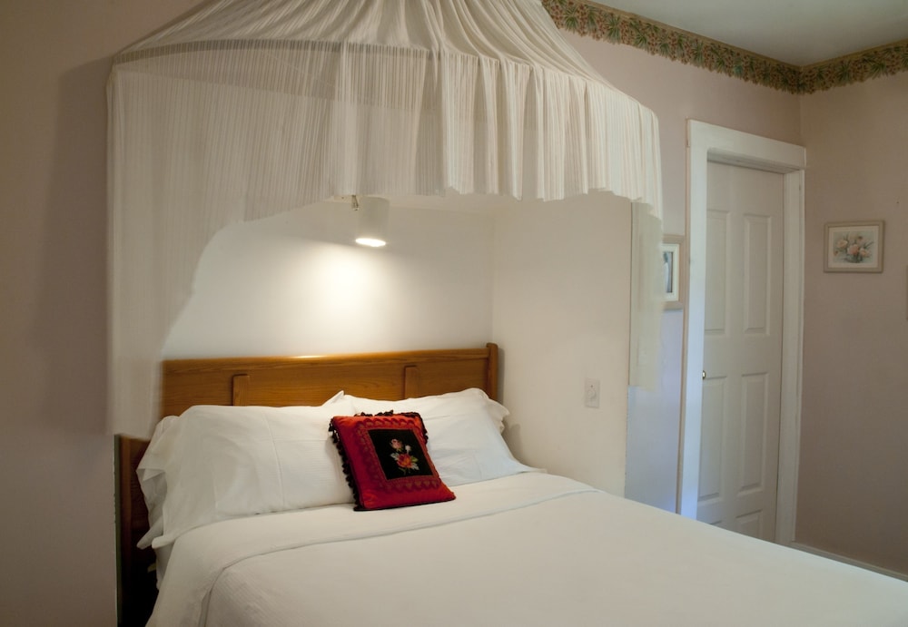 Standard Room, 1 Queen Bed, Ensuite