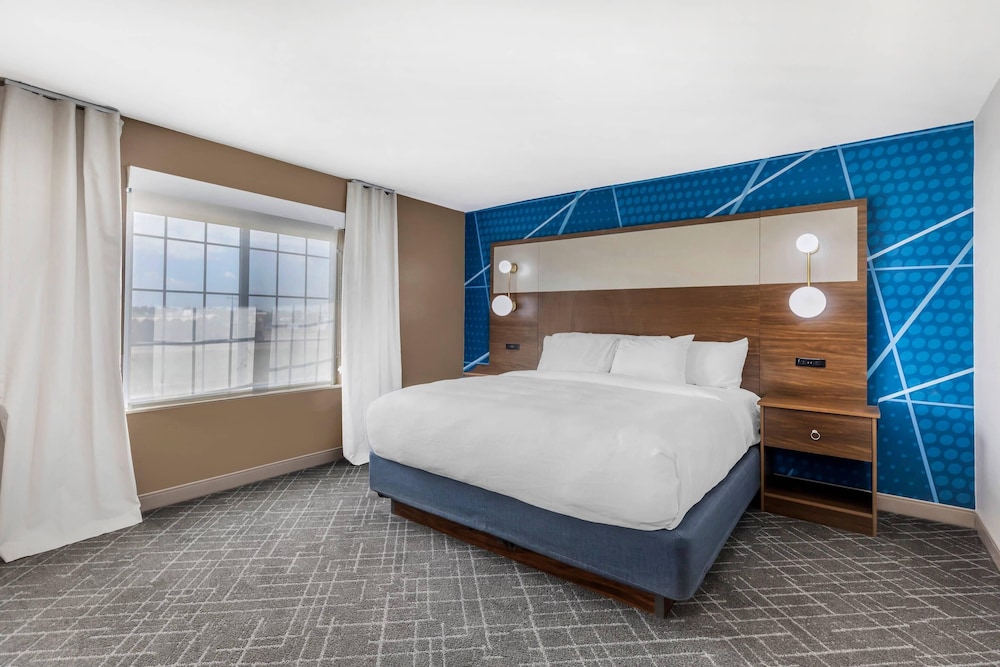 Suite, 1 King Bed with Sofa bed, Non Smoking (Large Room)