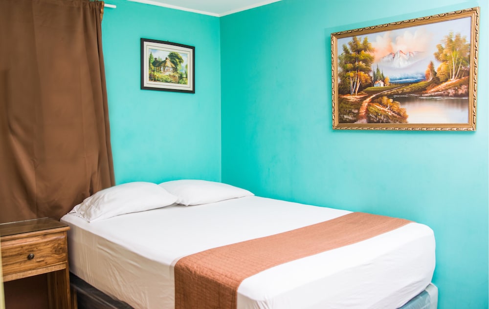 Standard Room, 1 Queen Bed photo 1