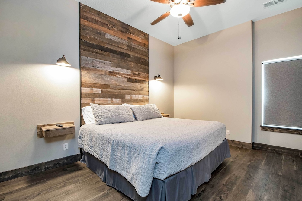 House (Multiple Bedrooms) photo 2