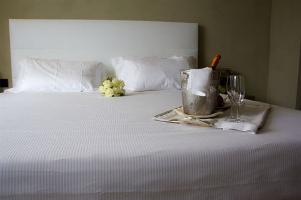 Classic Double Room Single Use, Lake View photo 3