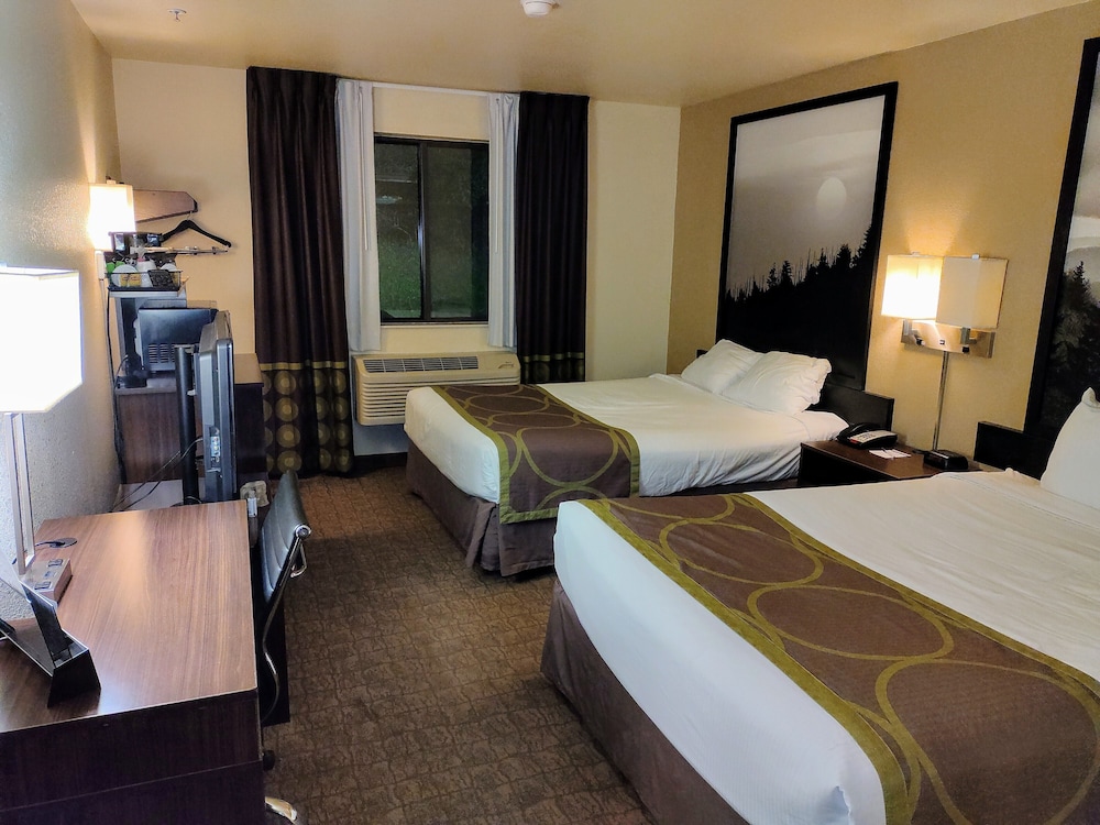 Standard Room, 2 Queen Beds - Photo 2