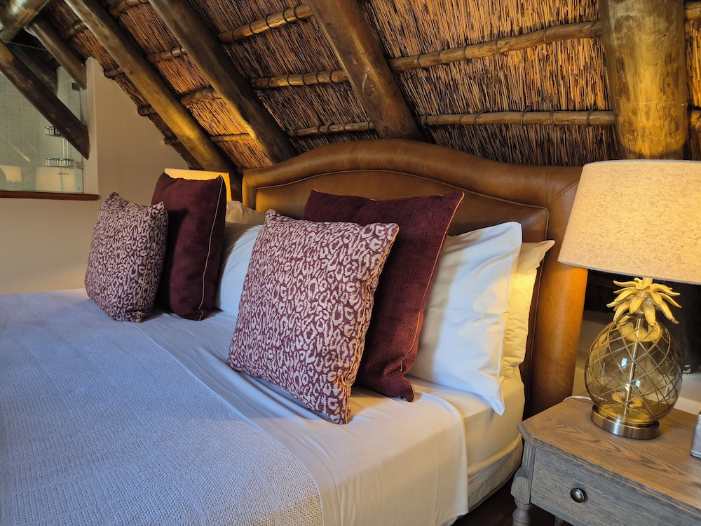 Manor House room 4