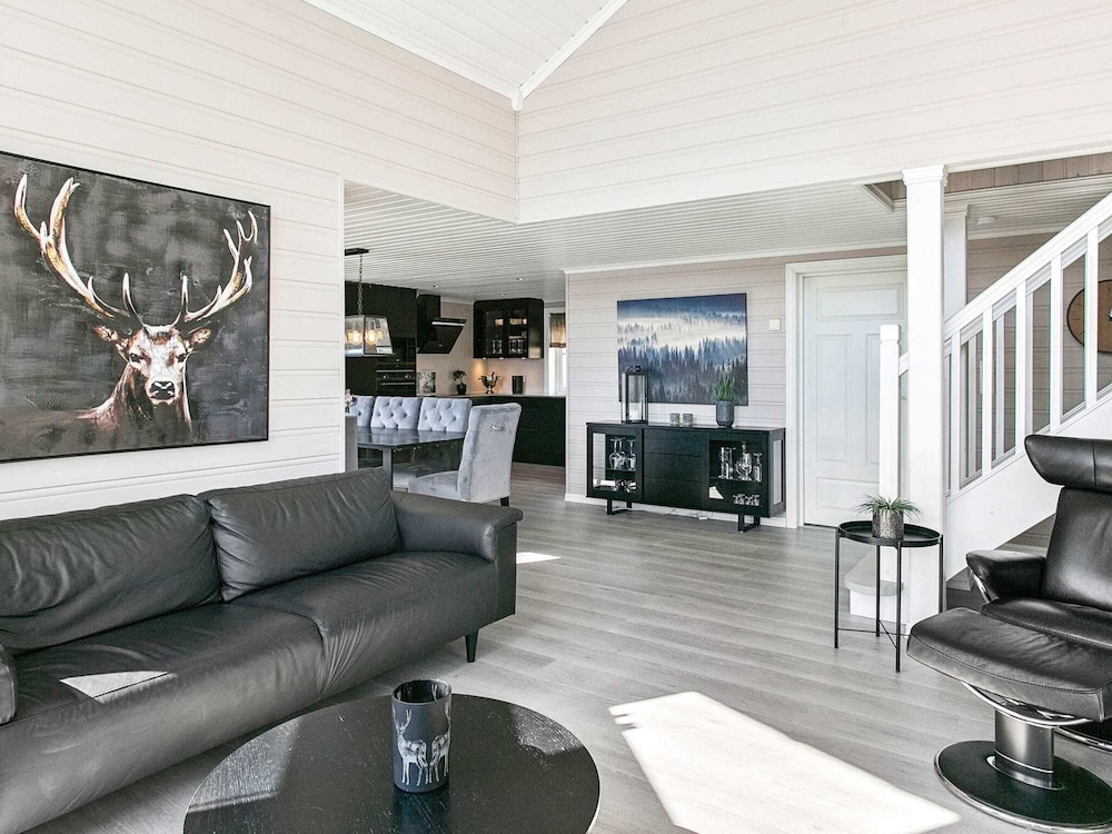 Classic House, 5 Bedrooms photo 1