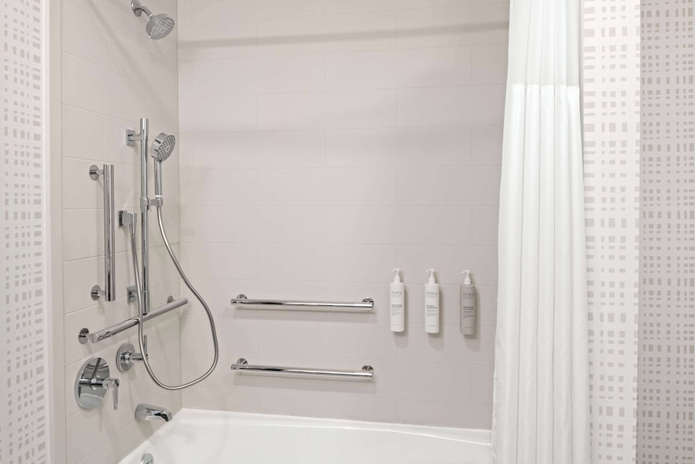 Studio, 1 King Bed, Accessible, Bathtub (Mobility) - Photo 10