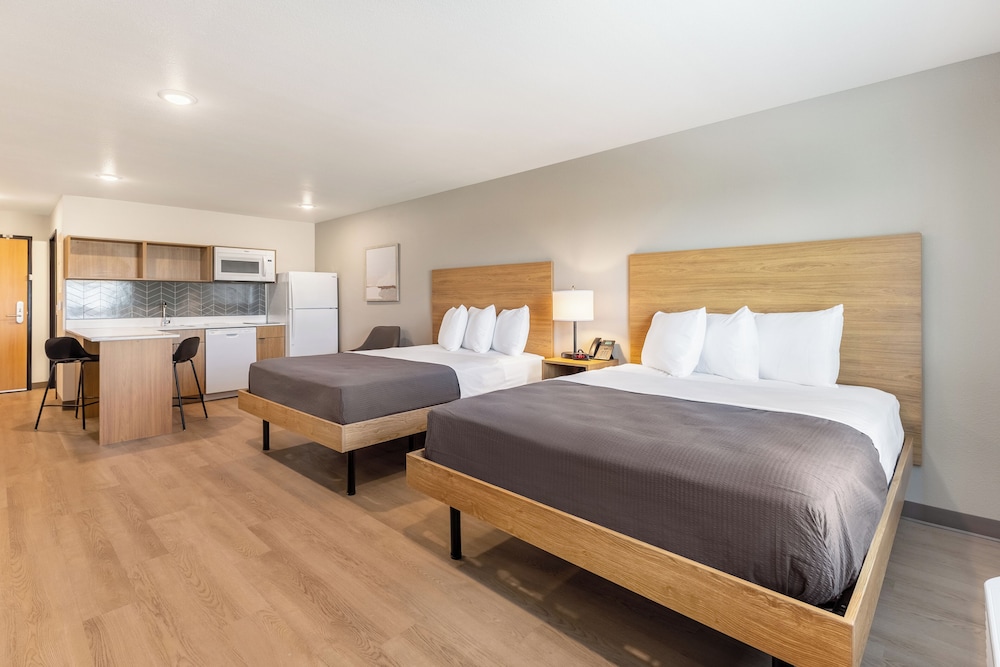 Suite, 2 Queen Beds, Roll-in Shower, Non Smoking