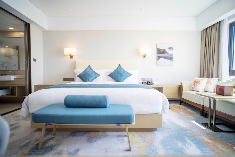 Executive Room, 1 King Bed - Photo 2