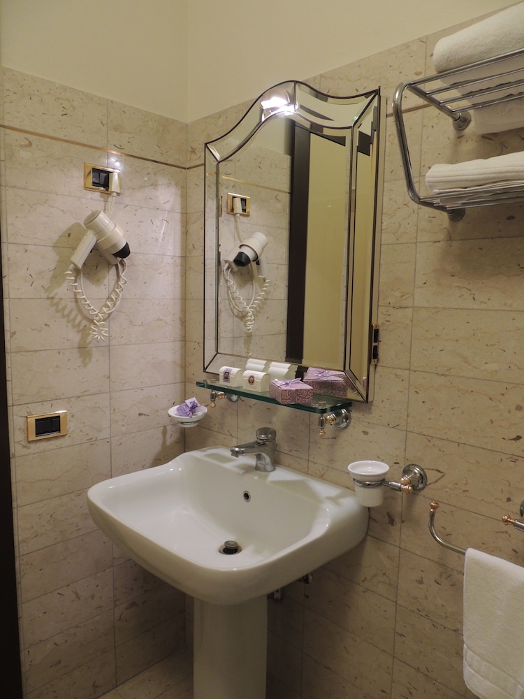 Executive Suite, Garden View - Photo 8