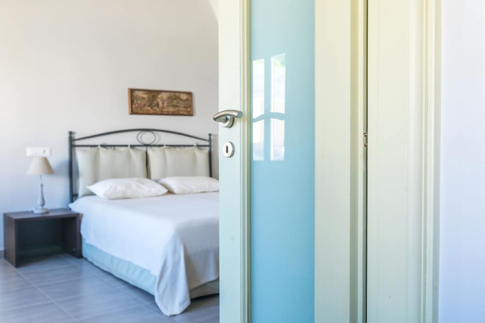 Romantic Villa, 2 Bedrooms, Garden Area