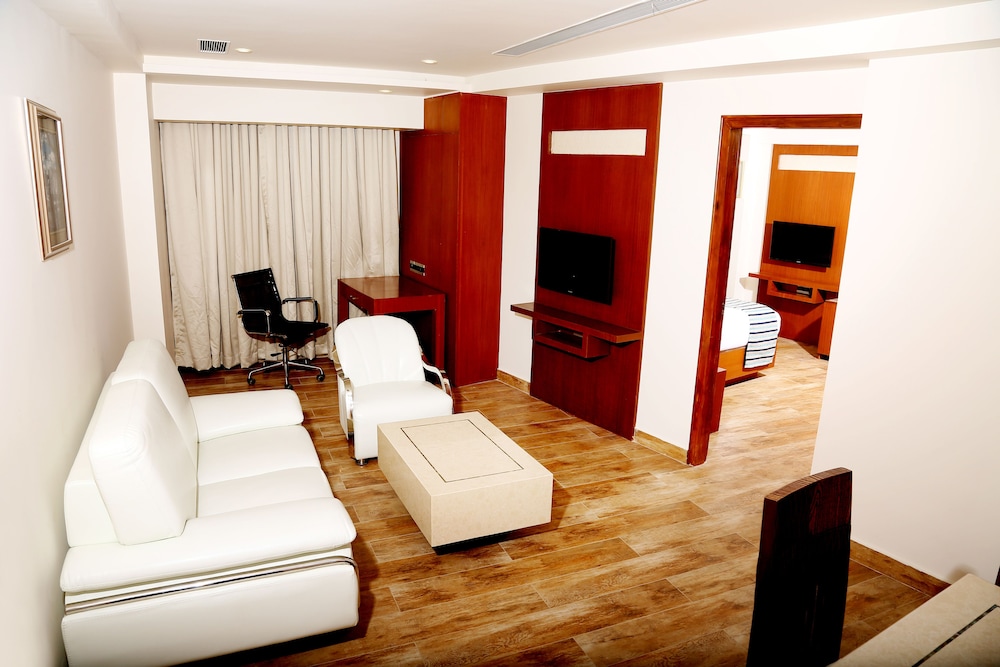 Presidential Suite, 1 Bedroom, Smoking, City View photo 1
