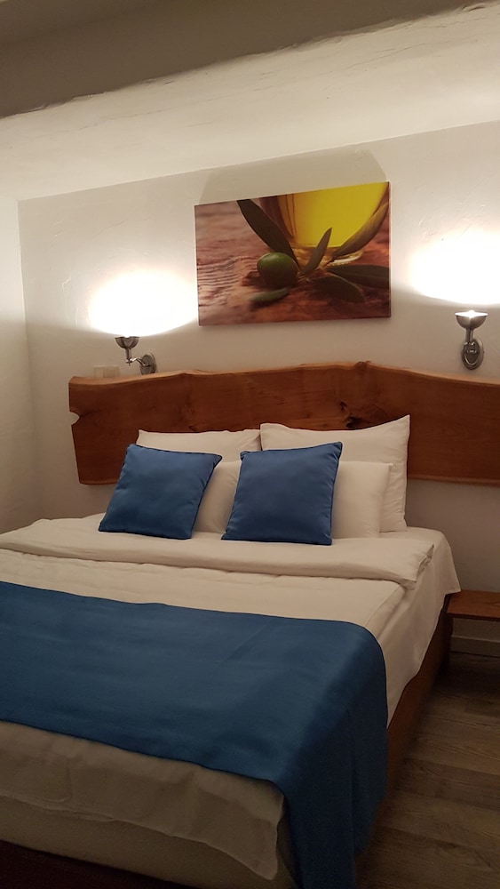 Standard Quadruple Room - Photo 13