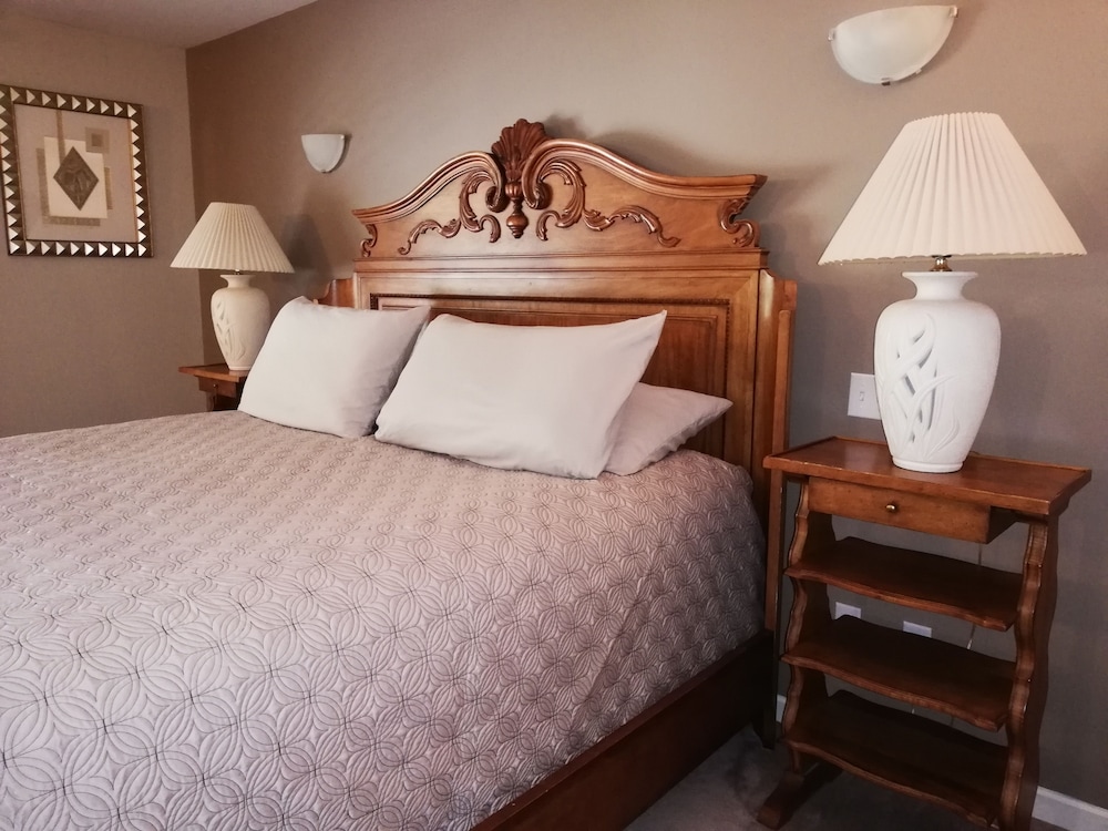 Deluxe Room, 1 King Bed, Garden View photo 2
