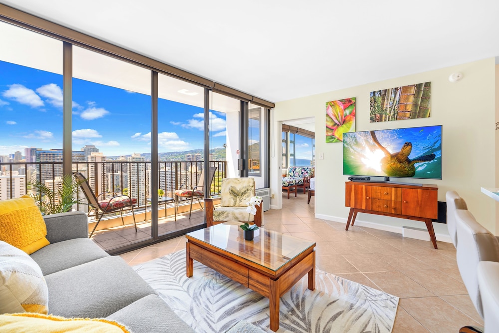 Premium Condo, 1 King Bed with Sofa bed, Balcony, Partial Ocean View (0136)