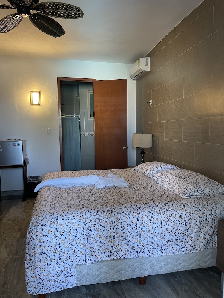 Traditional Double Room, 1 Bedroom, Partial Ocean View photo 1
