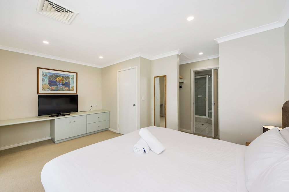 Family Villa, 2 Bedrooms, Jetted Tub - Photo 5